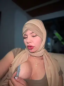 lalilamassu1 online show from 02-12-26, 11:05