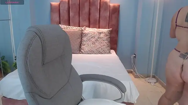 Snapshot of Violetta_rainbow chatting on 11-20-25, 04:34 Violetta rainbow online show from 11-20-25, 04:34