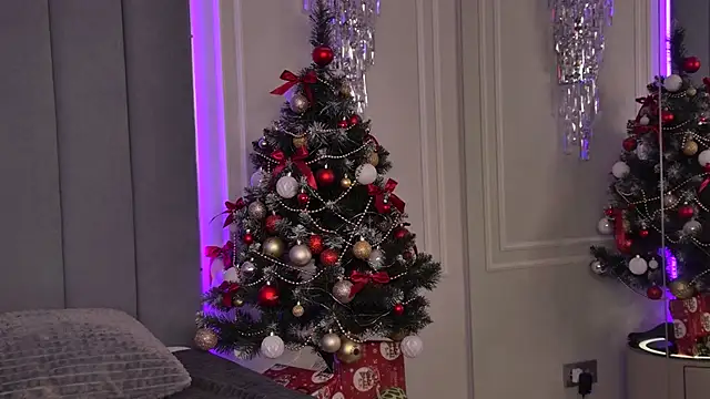 ChloeMarsch online show from 12-16-25, 05:01