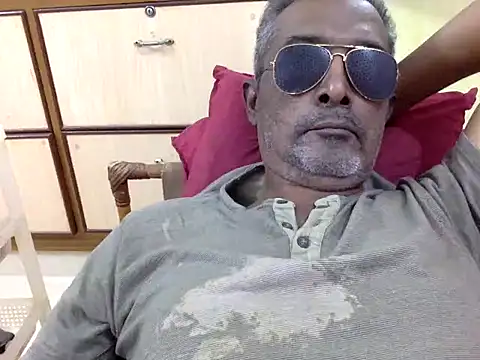 Snapshot of Lookin4Kinky_Partner chatting on 01-08-26, 01:46 Lookin4Kinky Partner online show from 01-08-26, 01:46