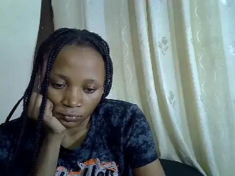 Snapshot of SpicyPetite chatting on 02-26-25, 02:36 SpicyPetite online show from 02-26-25, 02:36