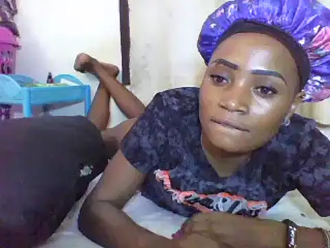 Snapshot of SpicyPetite chatting on 02-28-25, 01:03 SpicyPetite online show from 02-28-25, 01:03