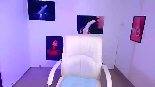 Snapshot of Loren_Moa chatting on 12-30-24, 02:19 Loren Moa online show from 12-30-24, 02:19