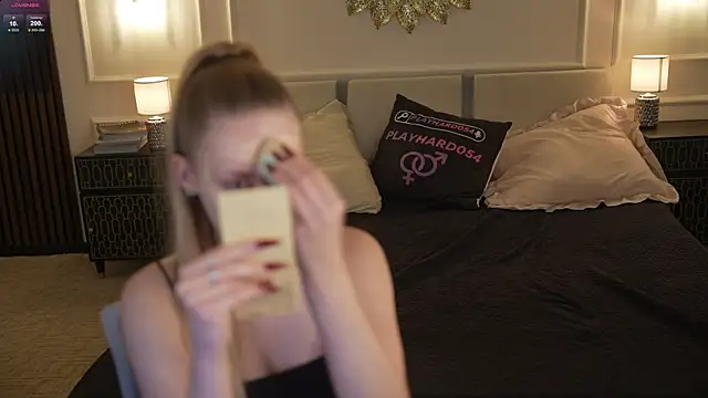 Linda054 online show from 10-26-25, 12:11