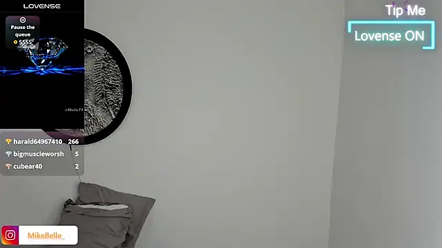 Snapshot of mike_belle chatting on 12-13-25, 07:53 mike belle online show from 12-13-25, 07:53