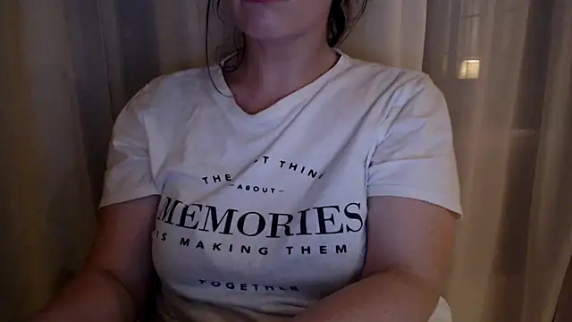 Snapshot of Sandysecret chatting on 09-08-25, 08:19 Sandysecret online show from 09-08-25, 08:19