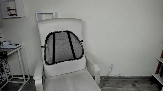 Snapshot of teaseDiana chatting on 12-10-24, 09:55 teaseDiana online show from 12-10-24, 09:55