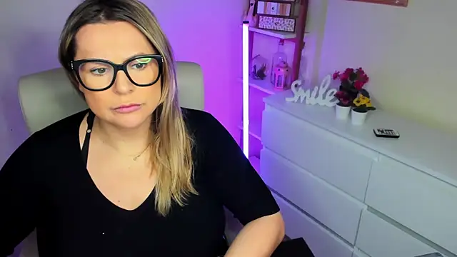 Snapshot of teaseDiana chatting on 02-28-25, 01:58 teaseDiana online show from 02-28-25, 01:58