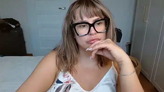 Snapshot of teaseDiana chatting on 10-28-25, 07:23 teaseDiana online show from 10-28-25, 07:23