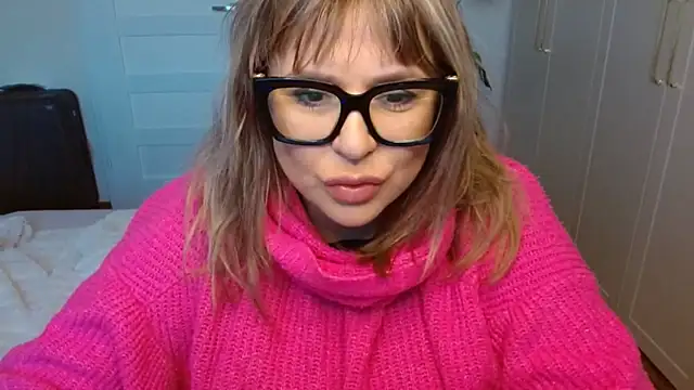 Snapshot of teaseDiana chatting on 11-21-25, 06:56 teaseDiana online show from 11-21-25, 06:56