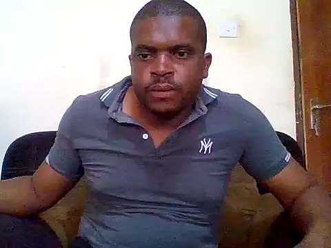 Snapshot of lui_cuuty chatting on 10-02-25, 12:12 lui cuuty online show from 10-02-25, 12:12