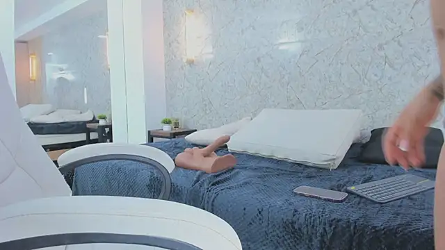 Snapshot of ximena_case chatting on 09-24-25, 12:19 ximena case online show from 09-24-25, 12:19