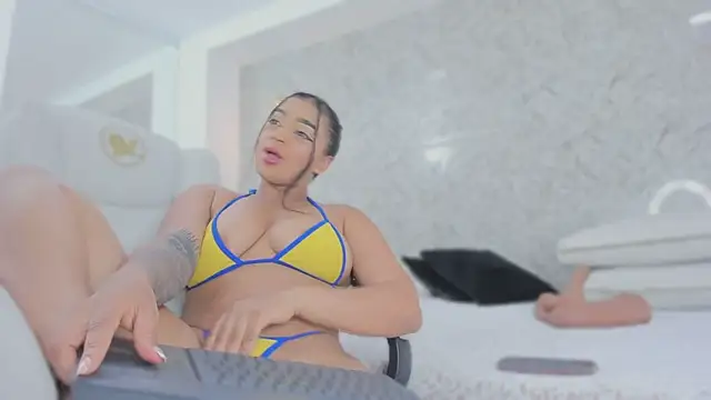 Snapshot of ximena_case chatting on 10-02-25, 12:12 ximena case online show from 10-02-25, 12:12