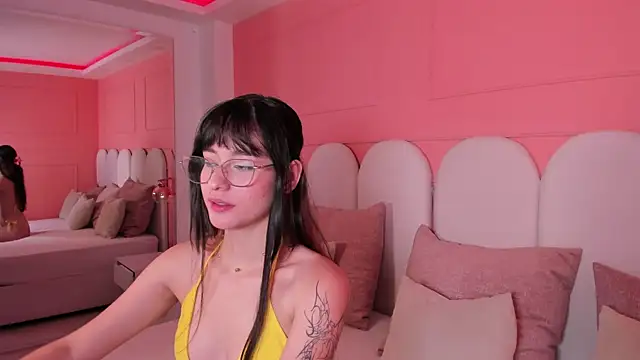 emilly williams  online show from 12-18-24, 05:10