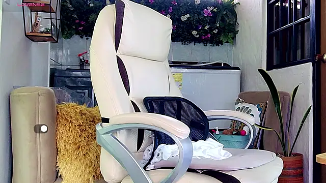 yanella fire online show from 03-29-26, 01:11