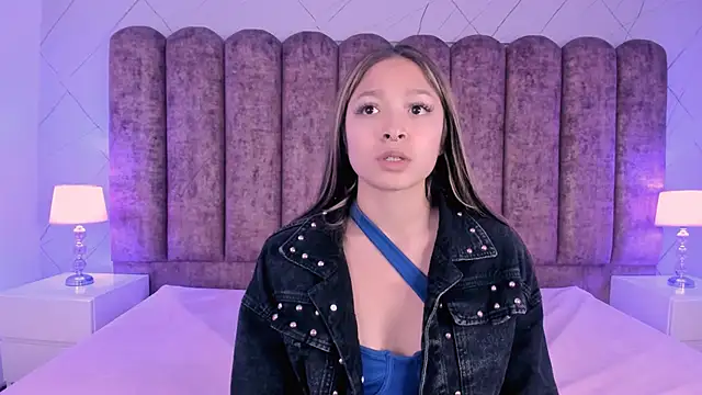 Snapshot of Victoria_Adams14 chatting on 01-24-25, 12:31 Victoria Adams14 online show from 01-24-25, 12:31