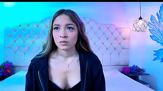 Snapshot of Victoria_Adams14 chatting on 02-15-25, 12:11 Victoria Adams14 online show from 02-15-25, 12:11