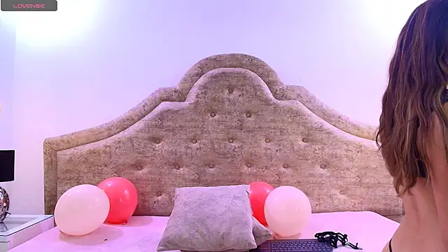 Snapshot of Victoria_Adams14 chatting on 03-14-25, 02:41 Victoria Adams14 online show from 03-14-25, 02:41