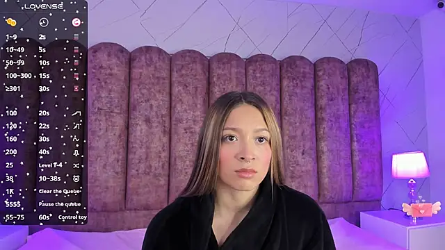 Snapshot of Victoria_Adams14 chatting on 03-19-25, 02:46 Victoria Adams14 online show from 03-19-25, 02:46