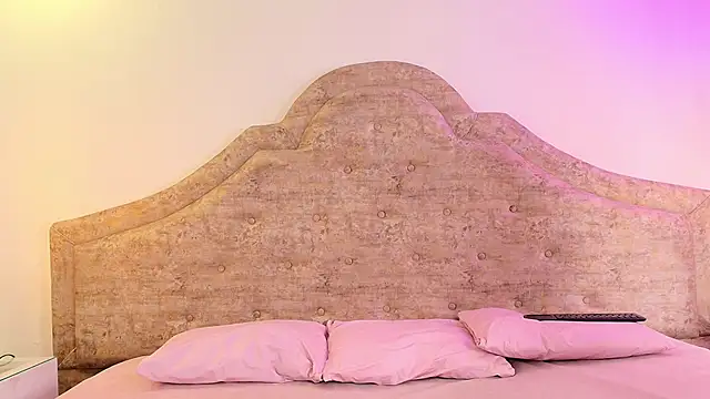 Snapshot of Victoria_Adams14 chatting on 09-17-25, 04:14 Victoria Adams14 online show from 09-17-25, 04:14