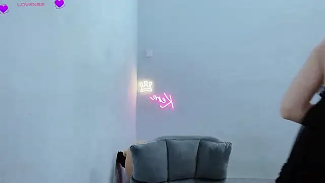 Snapshot of tanhxiu chatting on 01-12-25, 06:49 tanhxiu online show from 01-12-25, 06:49