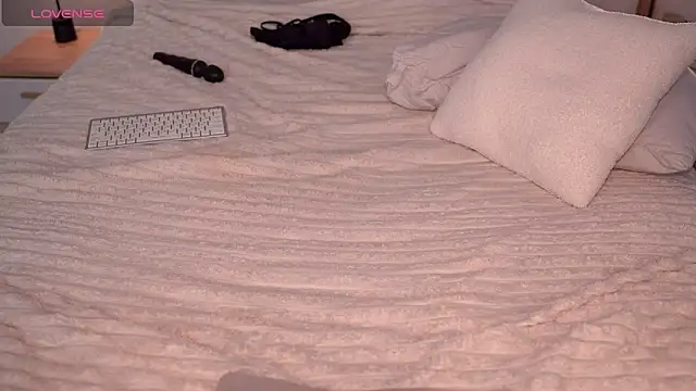 Snapshot of arielbell_ chatting on 01-24-25, 12:41 arielbell online show from 01-24-25, 12:41