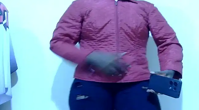 Snapshot of Sexy_kienyeji chatting on 02-05-25, 01:37 Sexy kienyeji online show from 02-05-25, 01:37