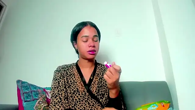 meghanSusexx online show from 12-14-25, 02:28