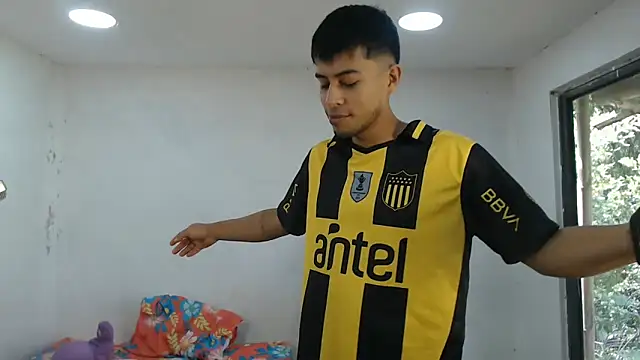 Snapshot of danielitopapuu chatting on 09-19-25, 02:18 danielitopapuu online show from 09-19-25, 02:18