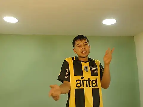 Snapshot of danielitopapuu chatting on 12-16-25, 02:22 danielitopapuu online show from 12-16-25, 02:22