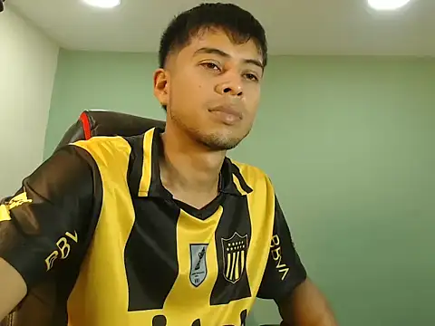 Snapshot of danielitopapuu chatting on 12-17-25, 04:51 danielitopapuu online show from 12-17-25, 04:51