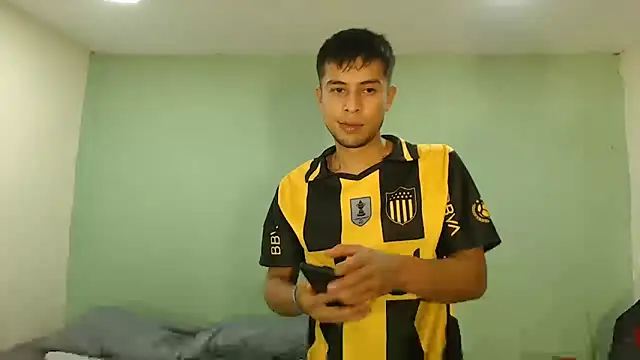 Snapshot of danielitopapuu chatting on 02-11-26, 03:00 danielitopapuu online show from 02-11-26, 03:00