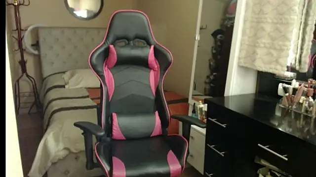 Carol Scottt online show from 10-22-25, 09:36