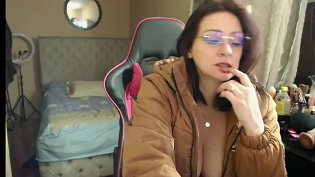 Carol Scottt online show from 12-22-25, 09:28