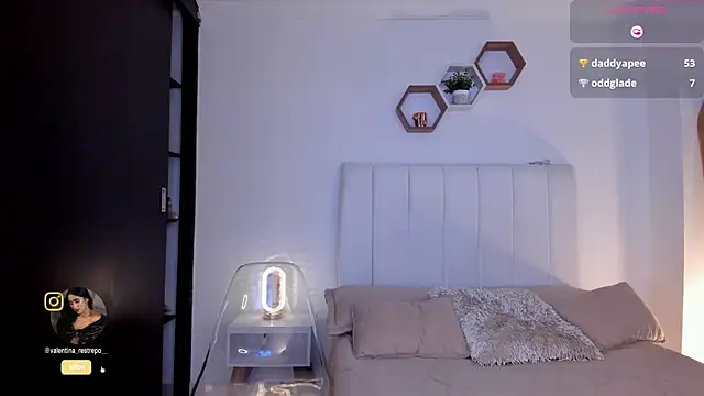 Snapshot of Madison_evans1 chatting on 09-13-25, 04:12 Madison evans1 online show from 09-13-25, 04:12