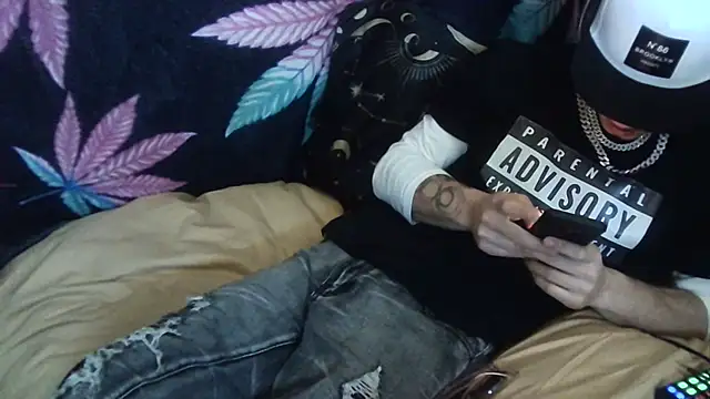 Snapshot of --D-a-D-D-y- chatting on 01-13-25, 07:53 --D-a-D-D-y- online show from 01-13-25, 07:53