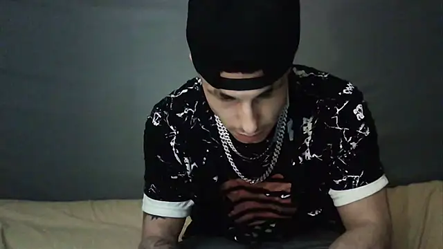 Snapshot of --D-a-D-D-y- chatting on 01-25-25, 06:55 --D-a-D-D-y- online show from 01-25-25, 06:55