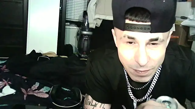 Snapshot of --D-a-D-D-y- chatting on 02-04-25, 01:13 --D-a-D-D-y- online show from 02-04-25, 01:13