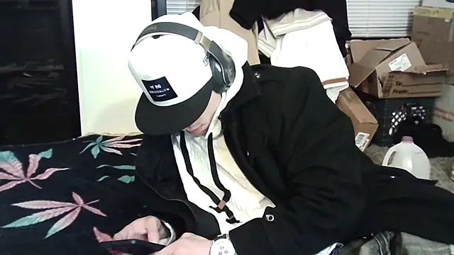 Snapshot of --D-a-D-D-y- chatting on 02-09-25, 05:29 --D-a-D-D-y- online show from 02-09-25, 05:29