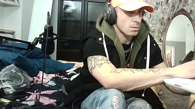 Snapshot of --D-a-D-D-y- chatting on 03-09-25, 09:57 --D-a-D-D-y- online show from 03-09-25, 09:57