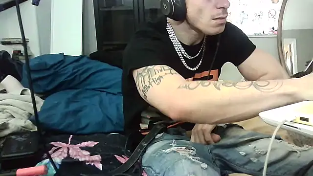 Snapshot of --D-a-D-D-y- chatting on 03-09-25, 04:22 --D-a-D-D-y- online show from 03-09-25, 04:22