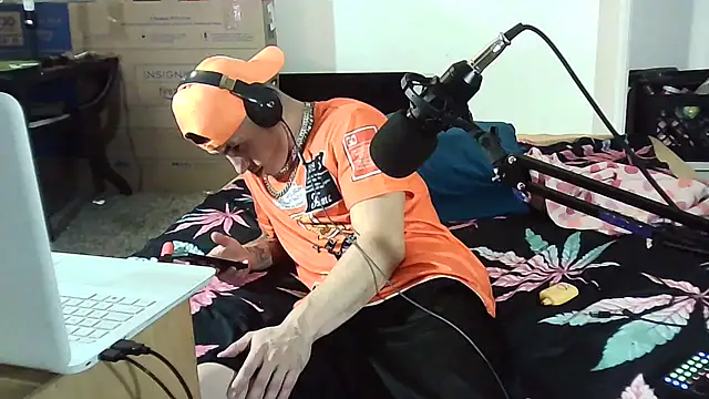 Snapshot of --D-a-D-D-y- chatting on 03-14-25, 07:37 --D-a-D-D-y- online show from 03-14-25, 07:37