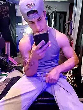 Snapshot of --D-a-D-D-y- chatting on 09-18-25, 09:00 --D-a-D-D-y- online show from 09-18-25, 09:00