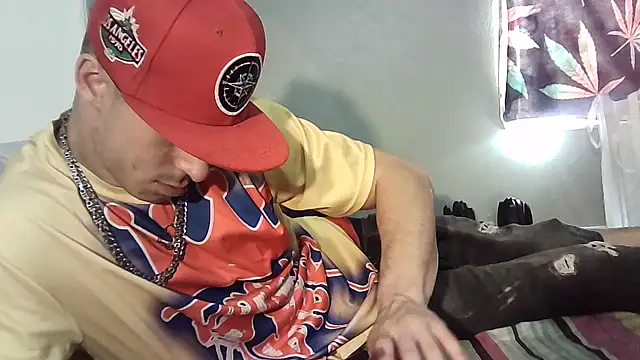 Snapshot of --D-a-D-D-y- chatting on 10-04-25, 10:41 --D-a-D-D-y- online show from 10-04-25, 10:41