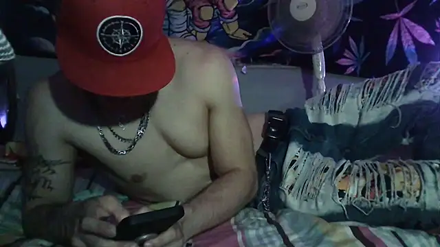 Snapshot of --D-a-D-D-y- chatting on 10-13-25, 05:18 --D-a-D-D-y- online show from 10-13-25, 05:18