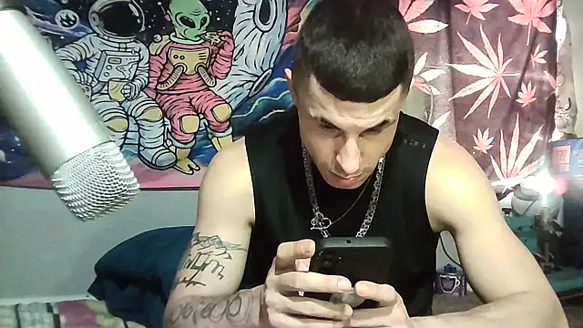 Snapshot of --D-a-D-D-y- chatting on 10-13-25, 09:37 --D-a-D-D-y- online show from 10-13-25, 09:37