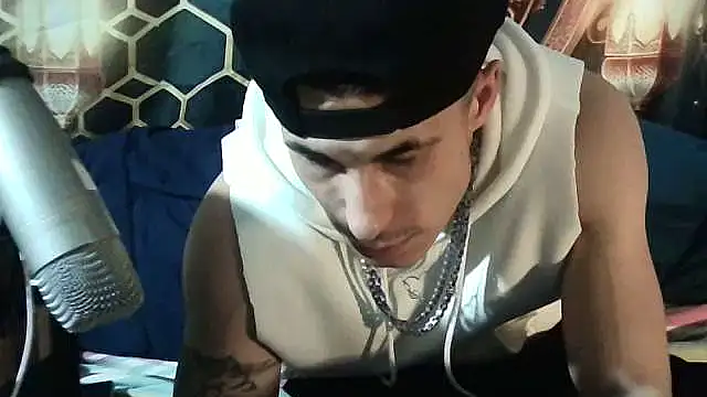 Snapshot of --D-a-D-D-y- chatting on 10-21-25, 05:41 --D-a-D-D-y- online show from 10-21-25, 05:41