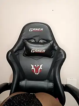 Snapshot of charmainexxx chatting on 02-25-26, 11:25 charmainexxx online show from 02-25-26, 11:25