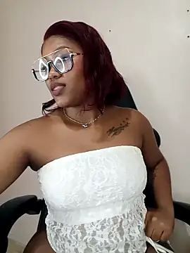 Snapshot of charmainexxx chatting on 03-03-26, 01:12 charmainexxx online show from 03-03-26, 01:12