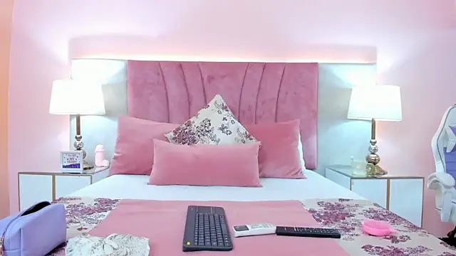 SophiaLaurens online show from 01-10-25, 01:20